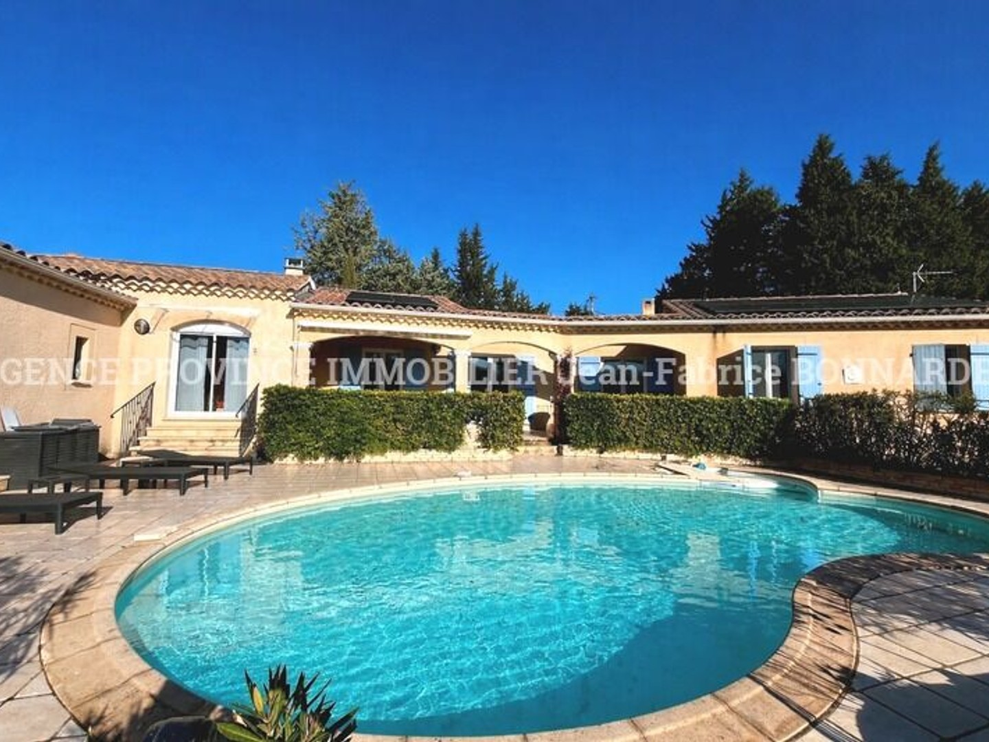 Maison à vendre - 8 pièces - 213m2 - Suze-La-Rousse (26790)