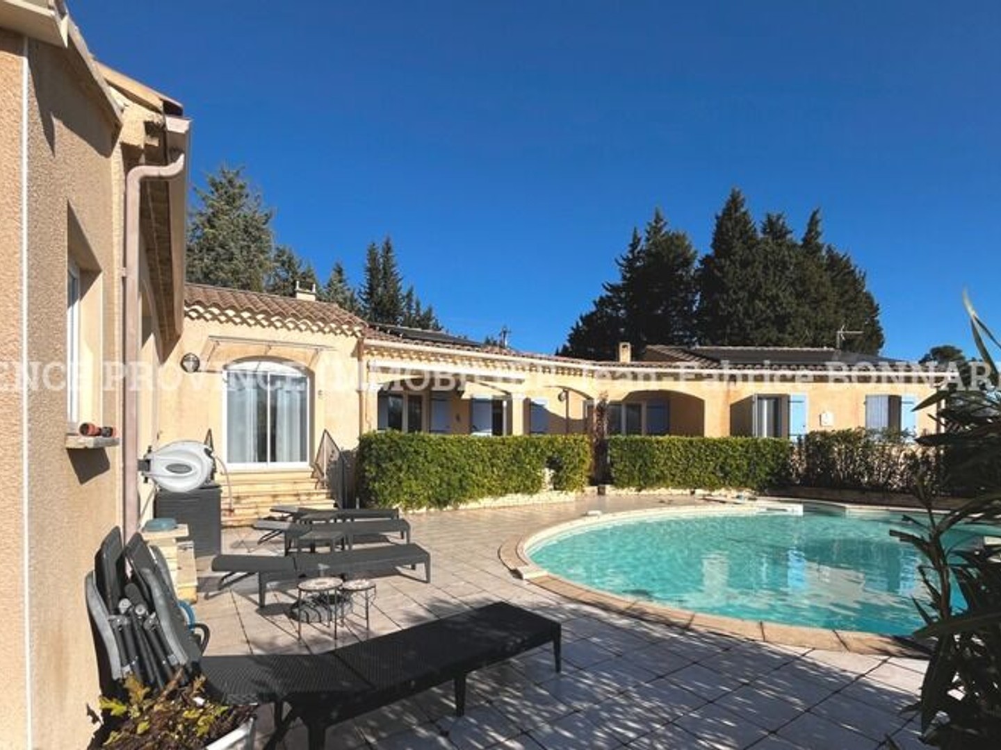 Maison à vendre - 8 pièces - 213m2 - Suze-La-Rousse (26790)