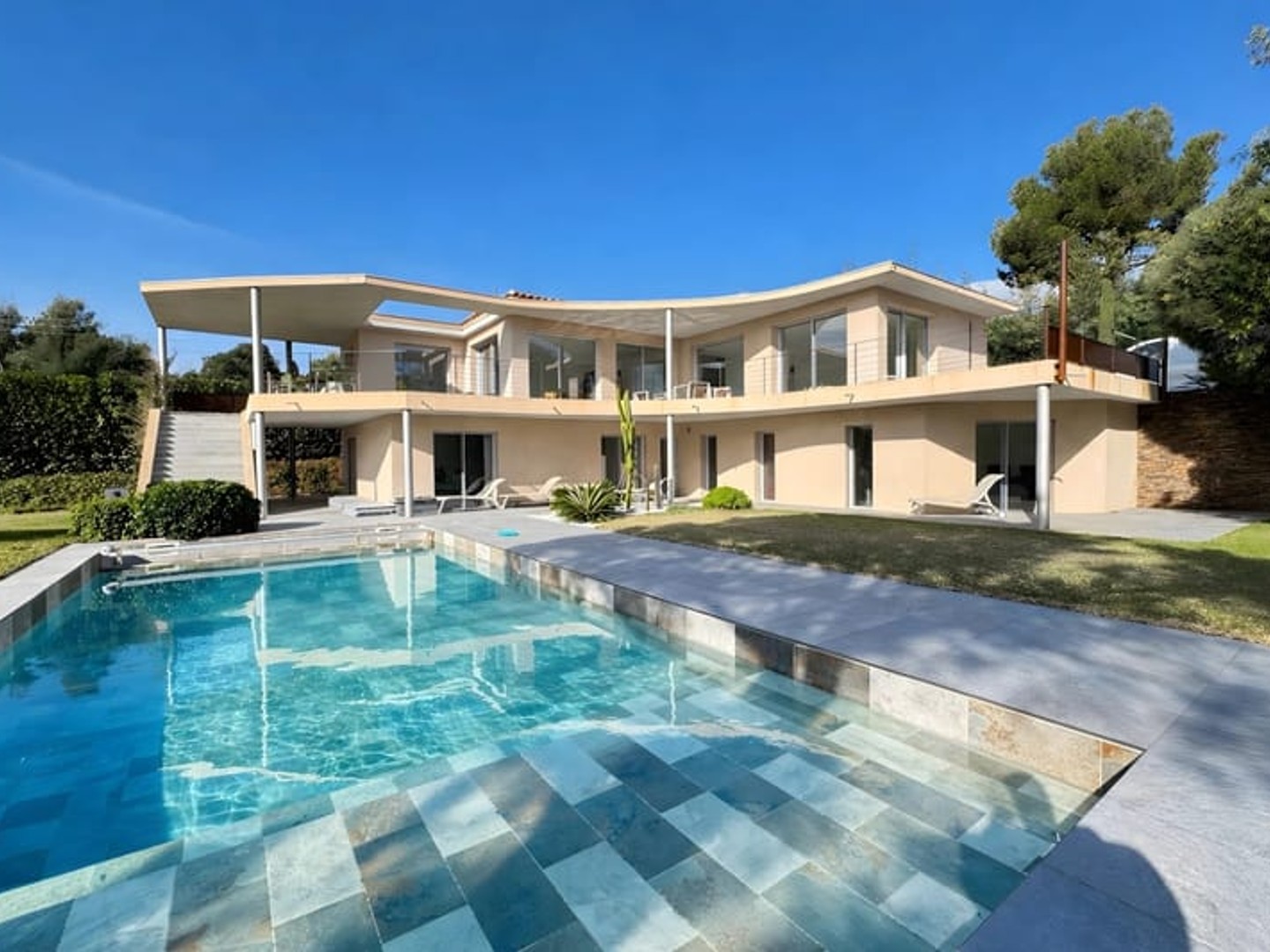 VENTE - VILLA MODERNE - PROXIMITE DE LA MER - GRIMAUD