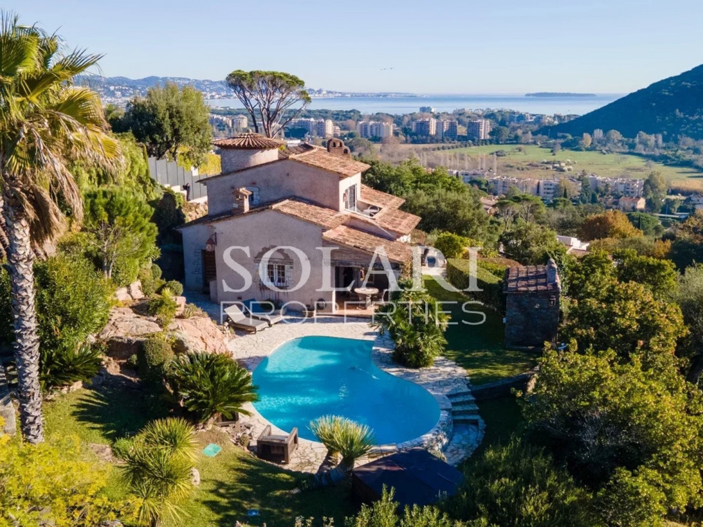 Mas provencal avec piscine proche des plages de la Napoule