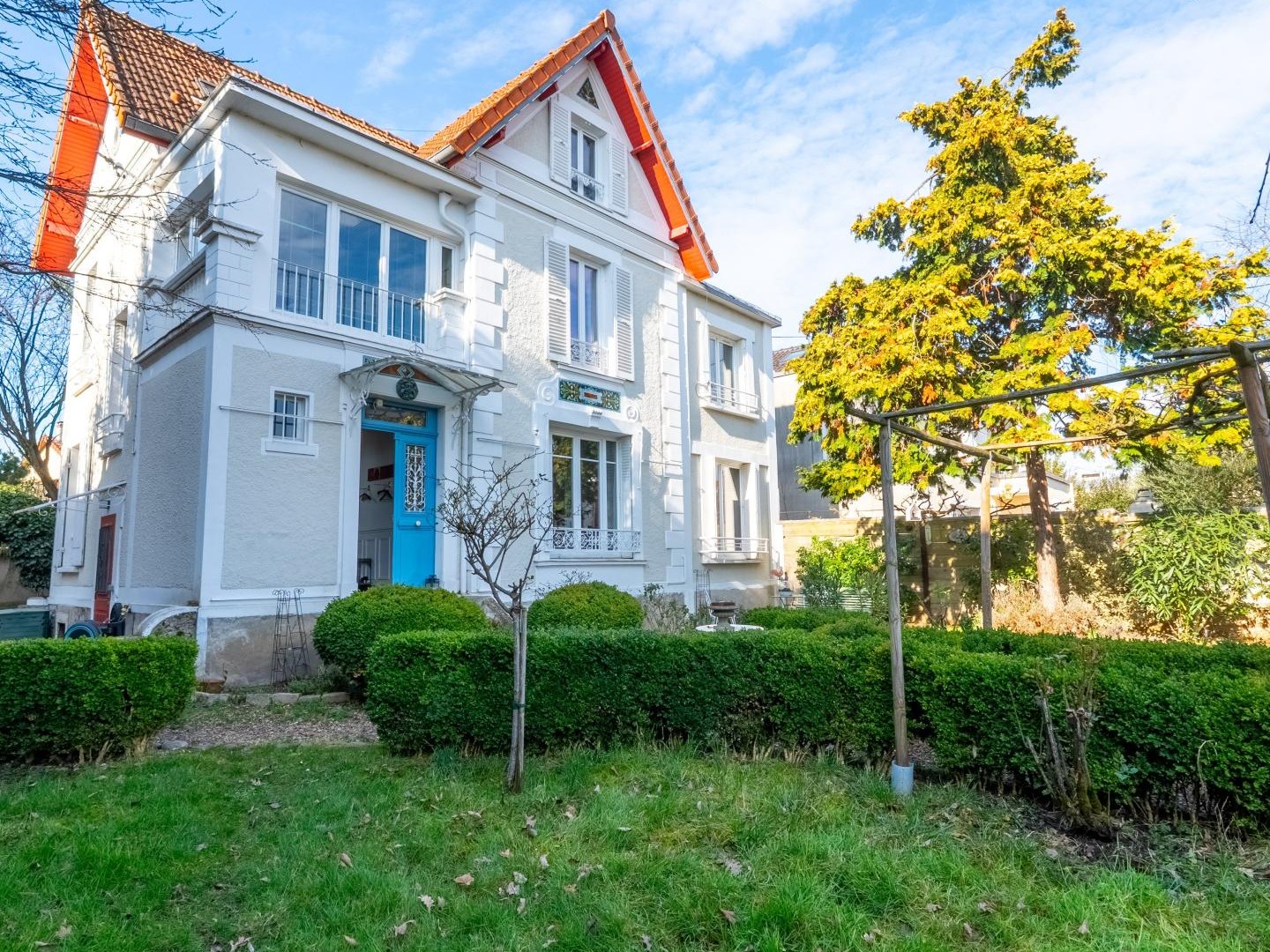 Jolie maison rénovée avec goût, très au calme, à 9 min du RER A