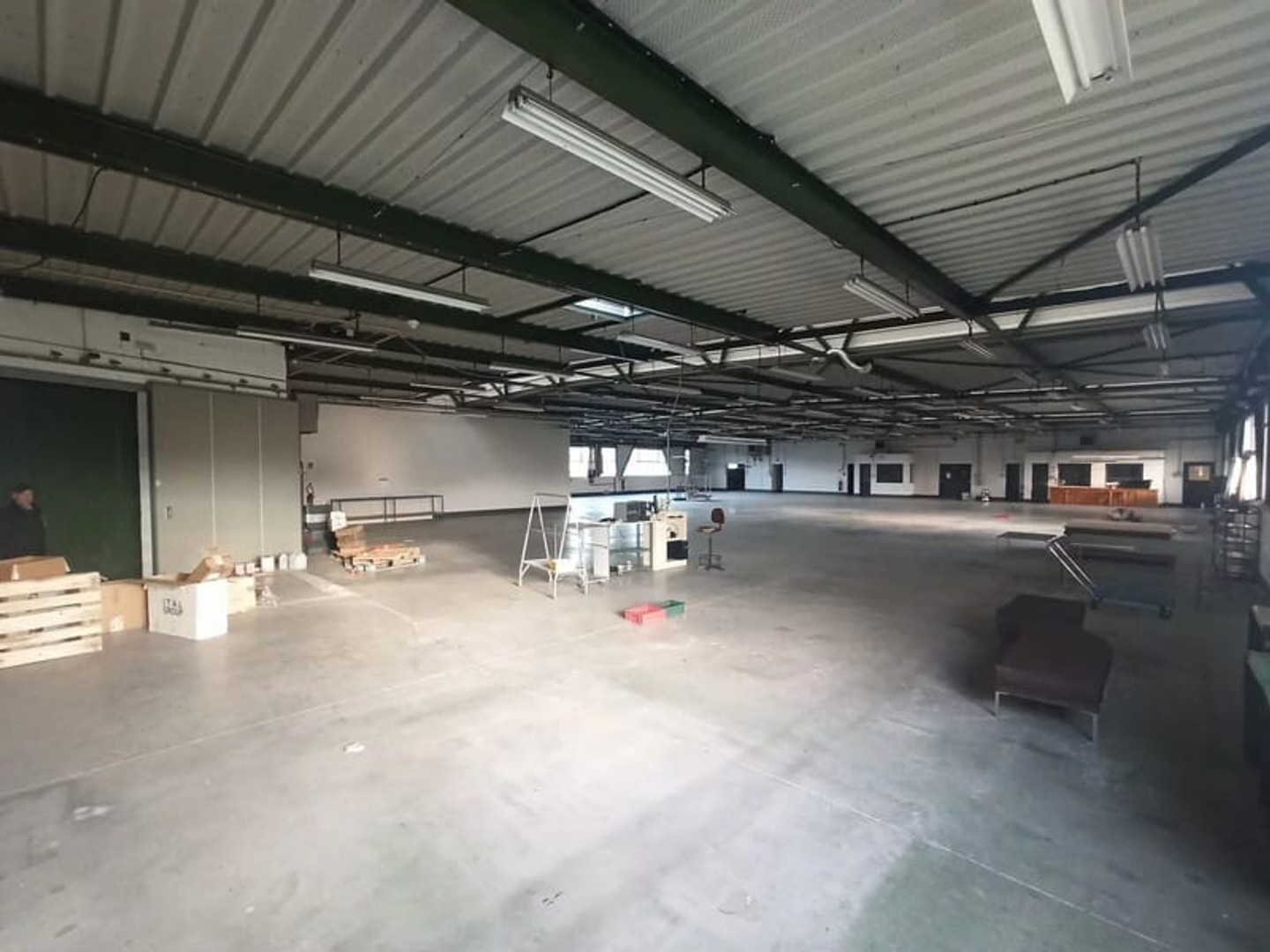 Magasin à vendre - 2 pièces - 1306m2 - Saint-Junien (87200)