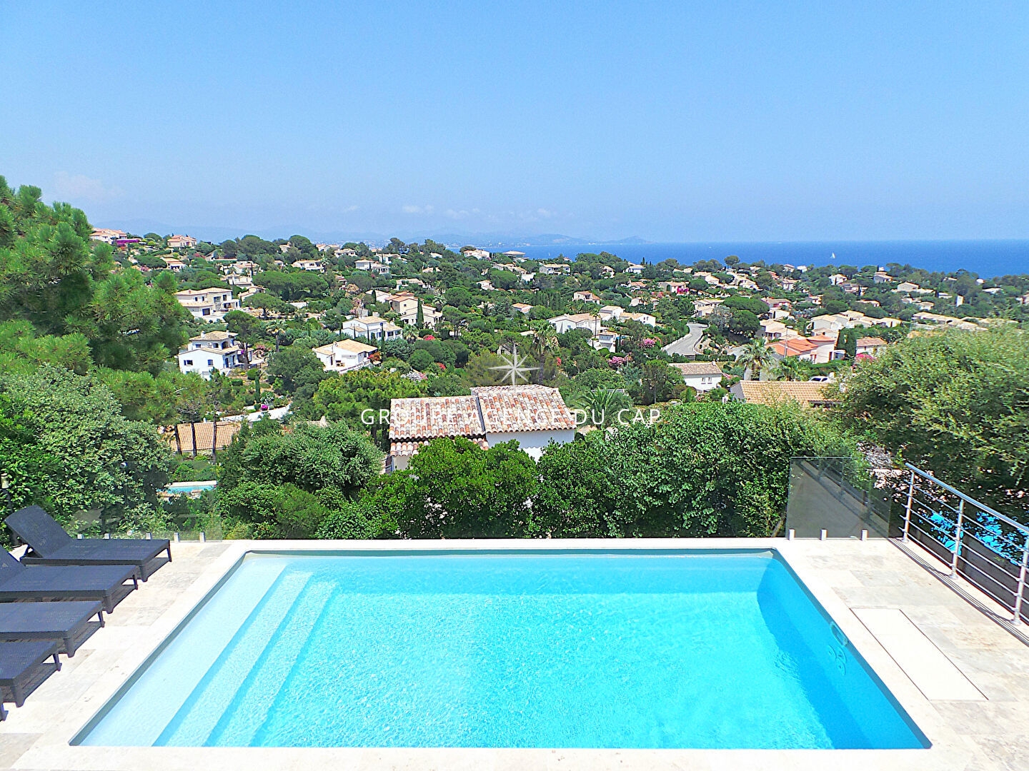 PROMESSE DE VENTE SIGNEE- À VENDRE VILLA VUE MER 5 PIÈCES 143M² AVEC 4 CHAMBRES SÉJOUR VERANDA ET PISCINE AUX ISSAMBRES