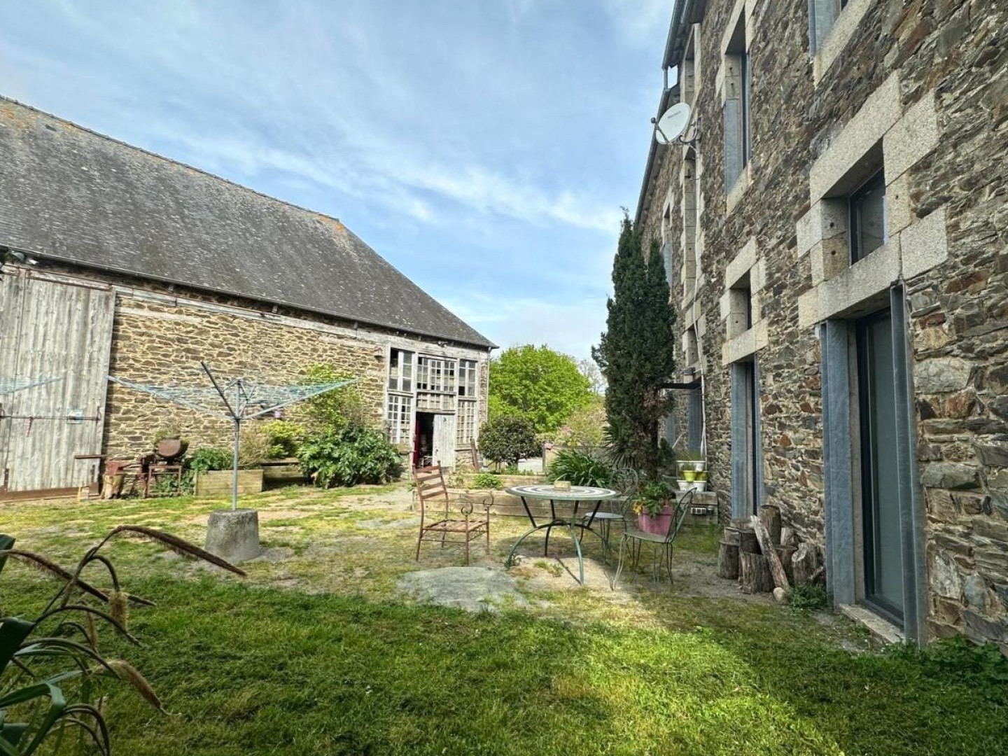 Maison à vendre - 8 pièces - 334m2 - La Roche-Jaudy (22450)