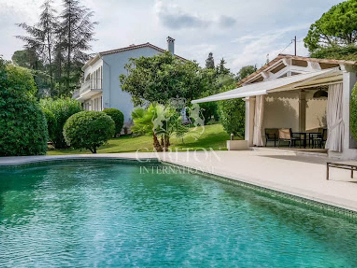 Villa 8 pièces 258 m²