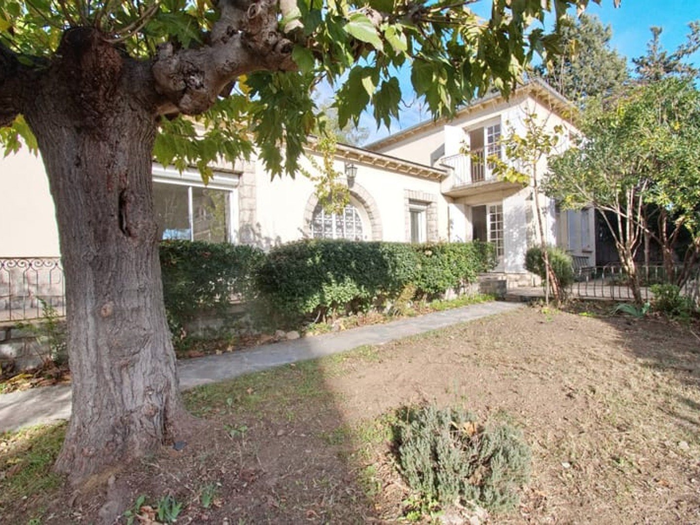 Pézenas - Propriété de caractère des années 50 au coeur d'un écrin de verdure