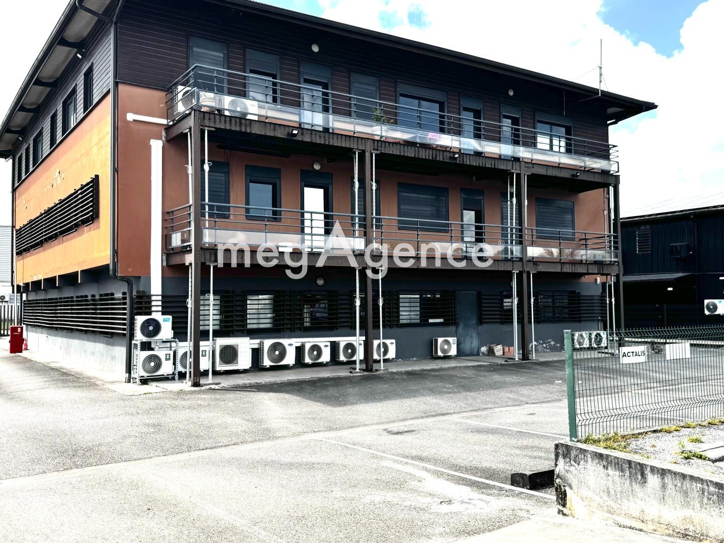Immeuble a usage commercial et professionnel ZI COLLERY