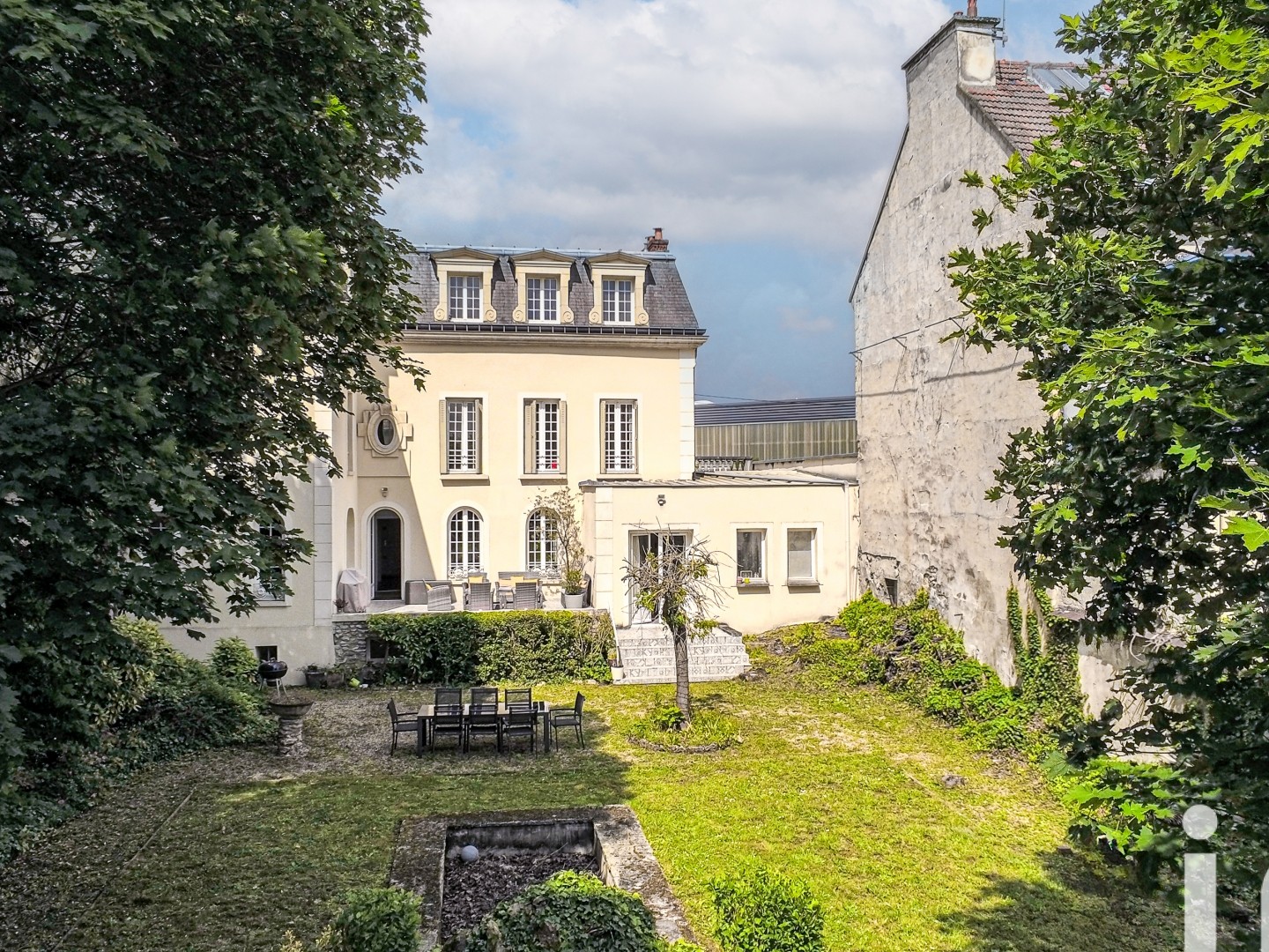 Maison 10 pièces 360 m²