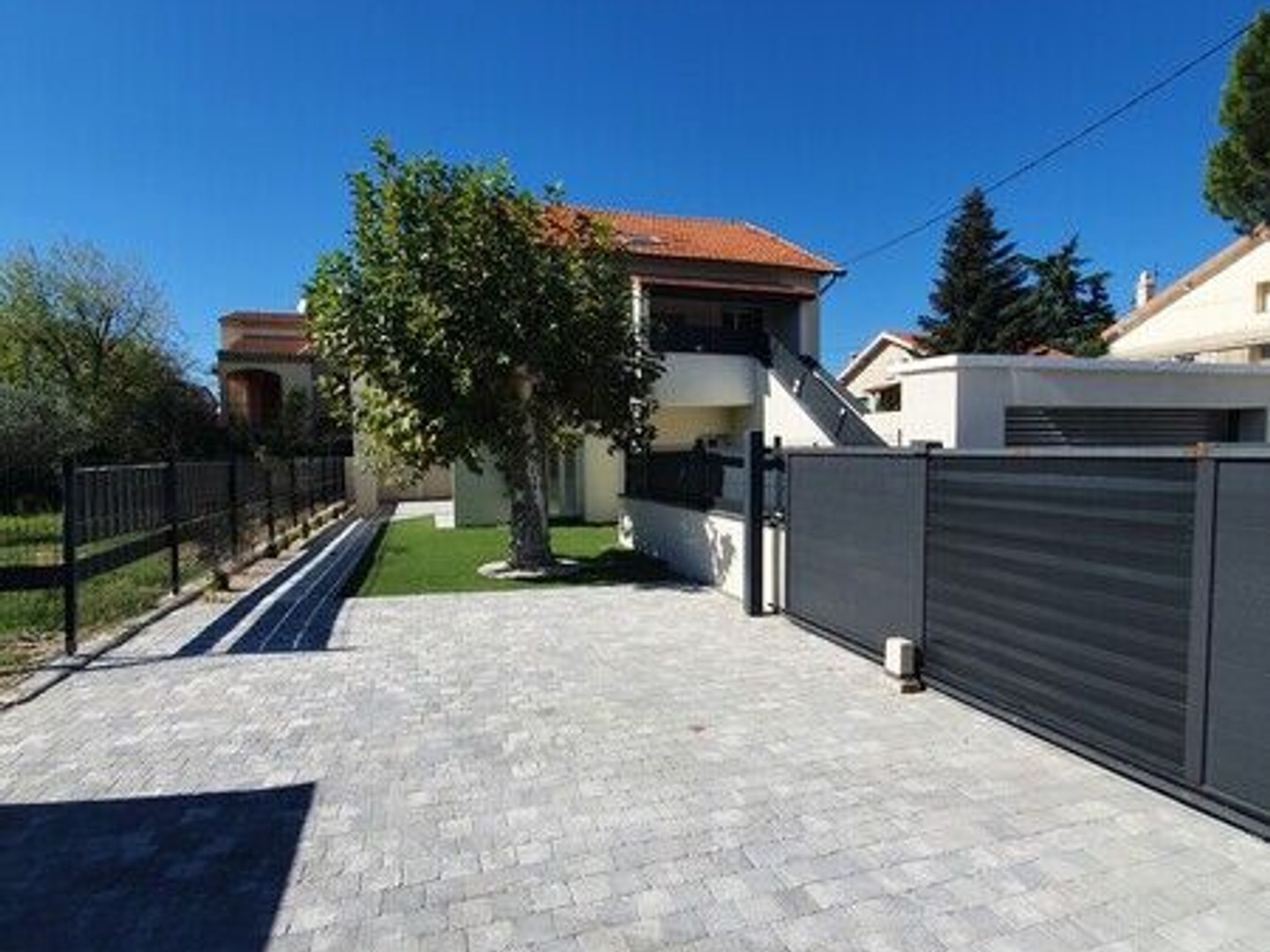 Maison à vendre - 9 pièces - 200m2 - Montélimar (26200)