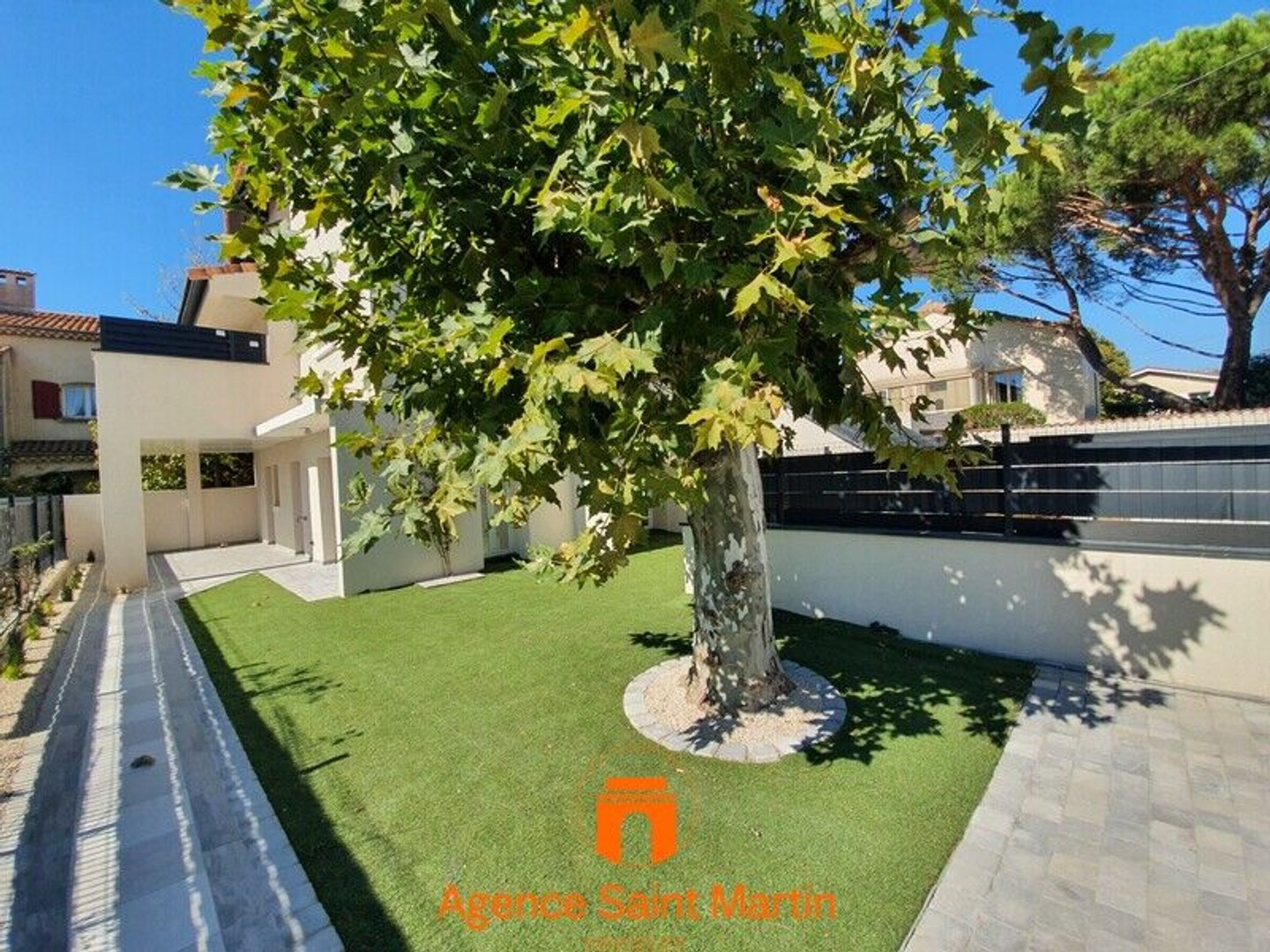 Maison à vendre - 9 pièces - 200m2 - Montélimar (26200)