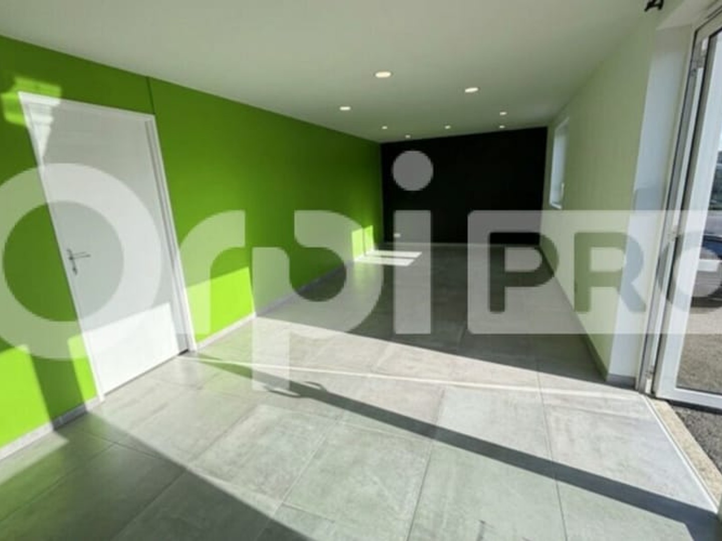 Magasin à vendre - 295m2 - Aytré (17440)