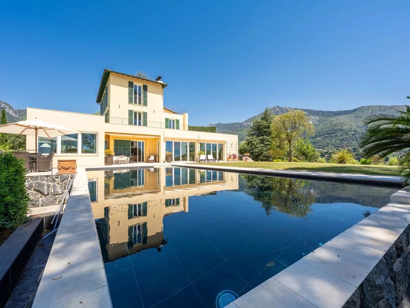 Appartement à vendre - 11 pièces - 366m2 - Menton (06500)