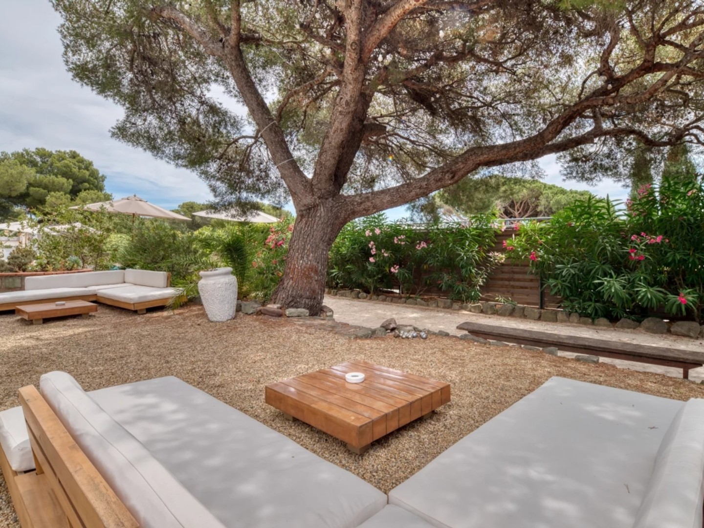 VILLA 500M2 VUE MER LES ISSAMBRES