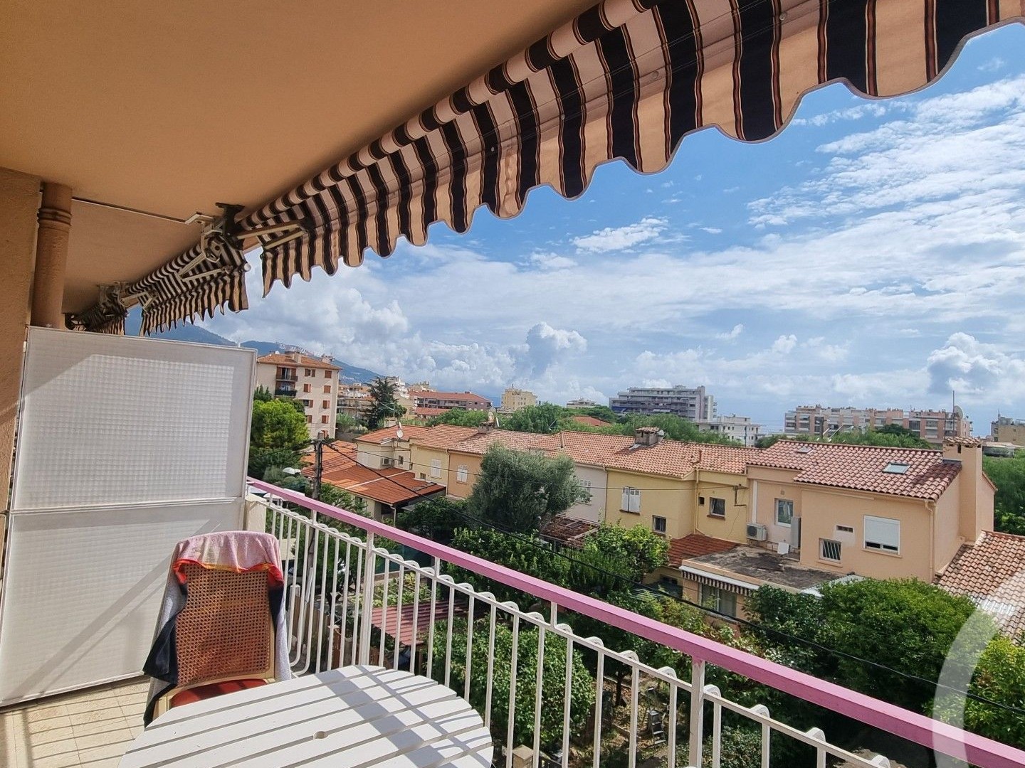 Appartement à vendre - 1 pièce - 26m2 - Roquebrune-Cap-Ma... (06190)