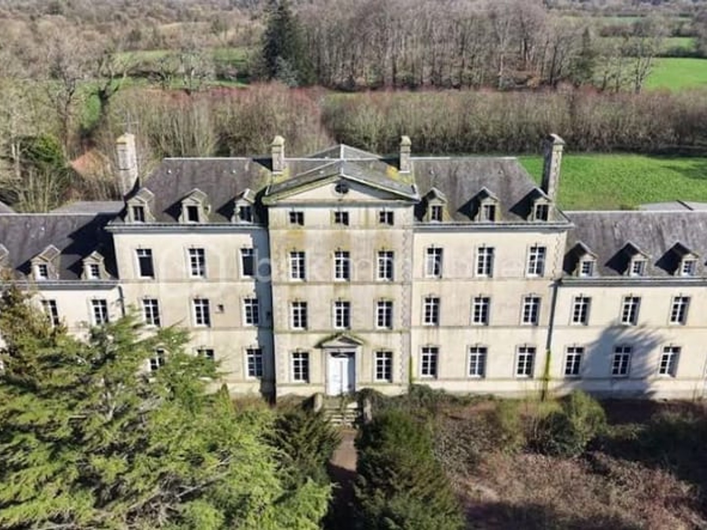 Propriété 26 pièces 2595 m²