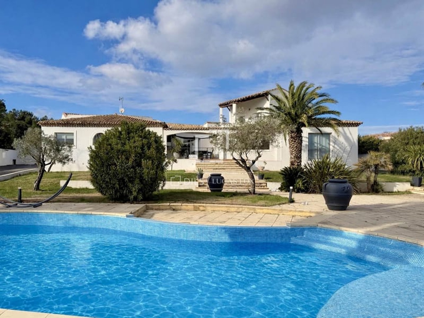 Maison 6 pièces 334 m²