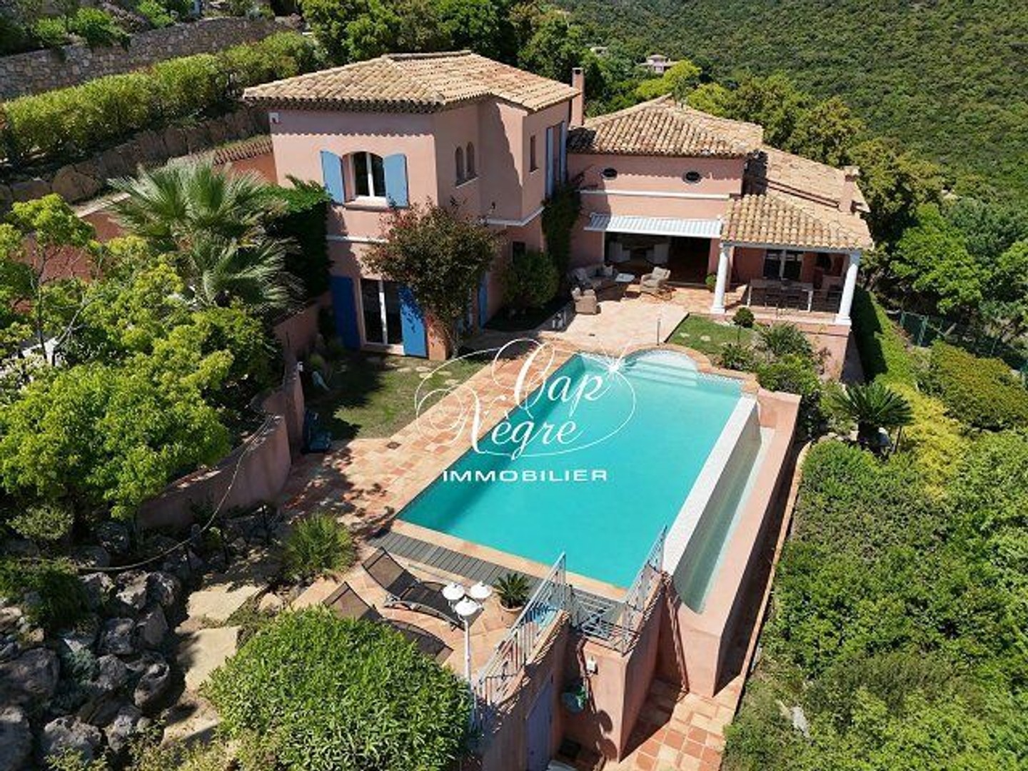 VILLA DE PRESTIGE VUE MER PANORAMIQUE À VENDRE DANS LES HAUTEURS