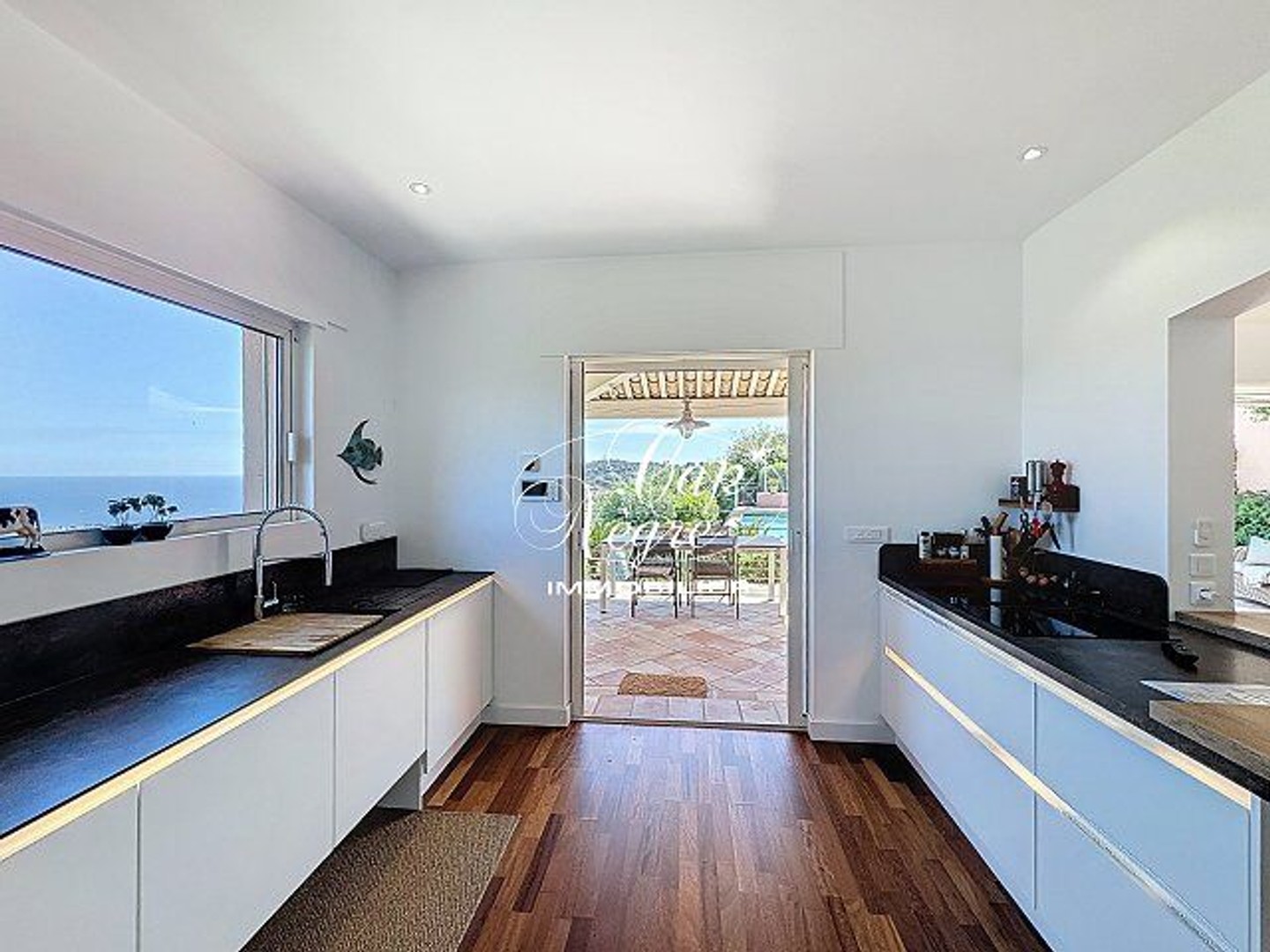 Maison à vendre - 6 pièces - 235m2 - Cavalaire-Sur-Mer (83240)