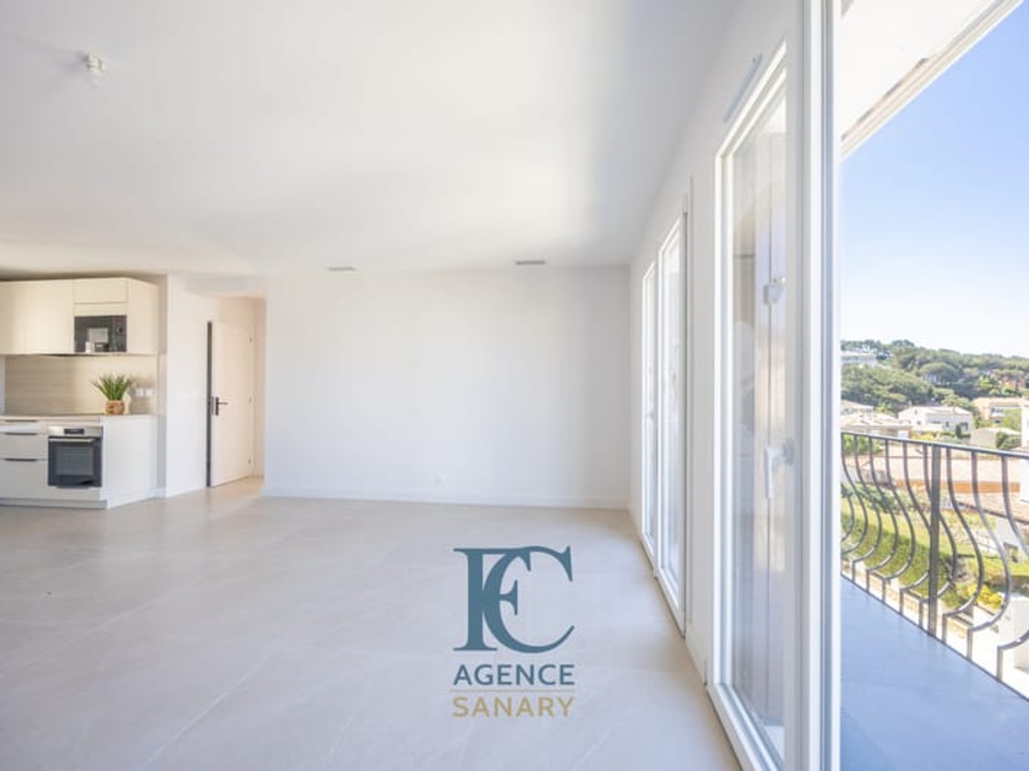 Appartement à vendre - 4 pièces - 118m2 - Sanary-Sur-Mer (83110)