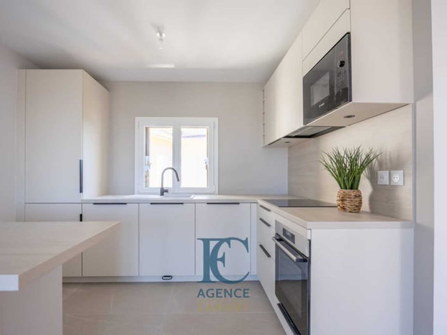 Appartement à vendre - 4 pièces - 118m2 - Sanary-Sur-Mer (83110)