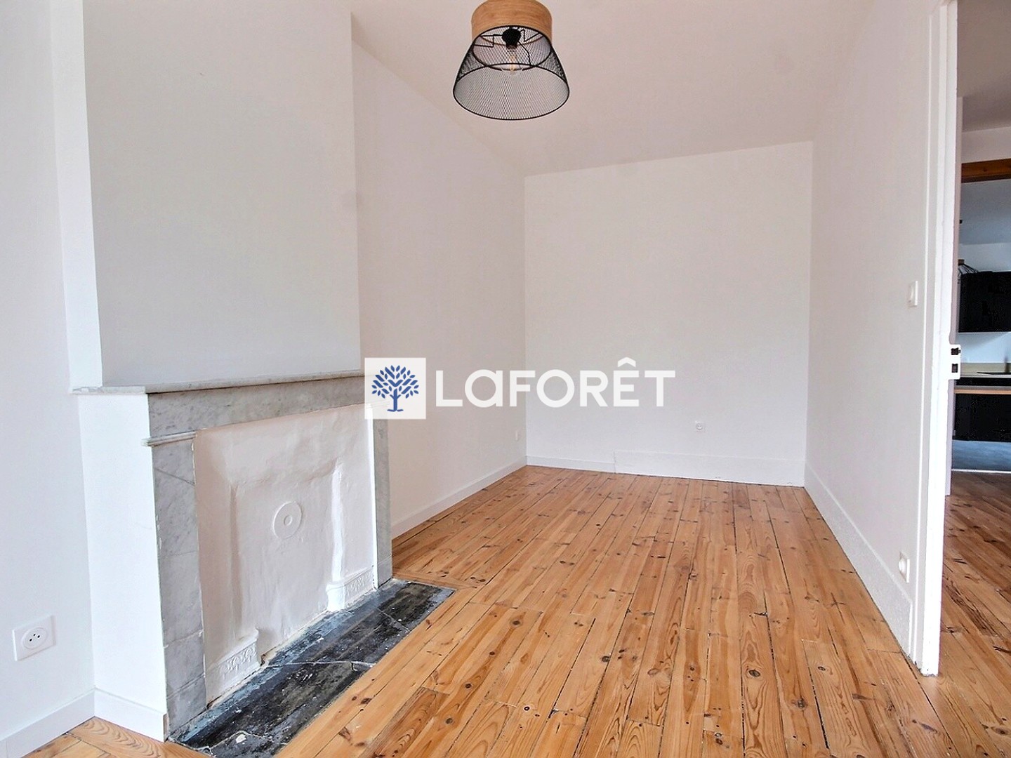 Immeuble à vendre - 4 pièces - 101m2 - La Terrasse-Sur-D... (42740)