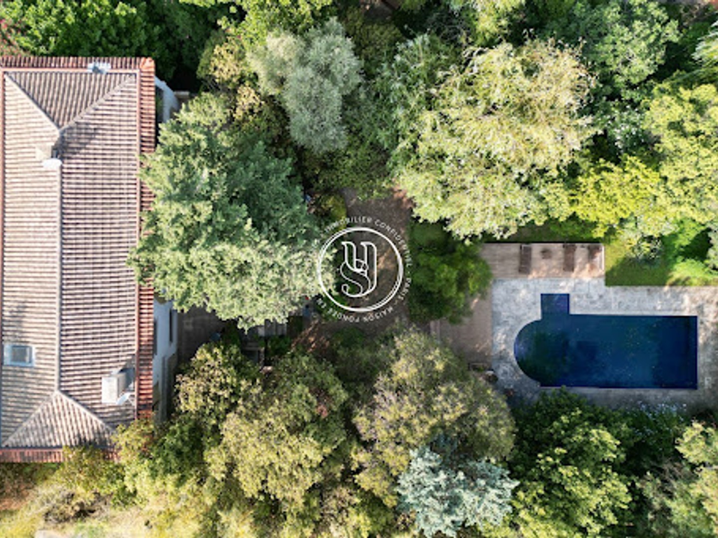 Maison 7 pièces 420 m²