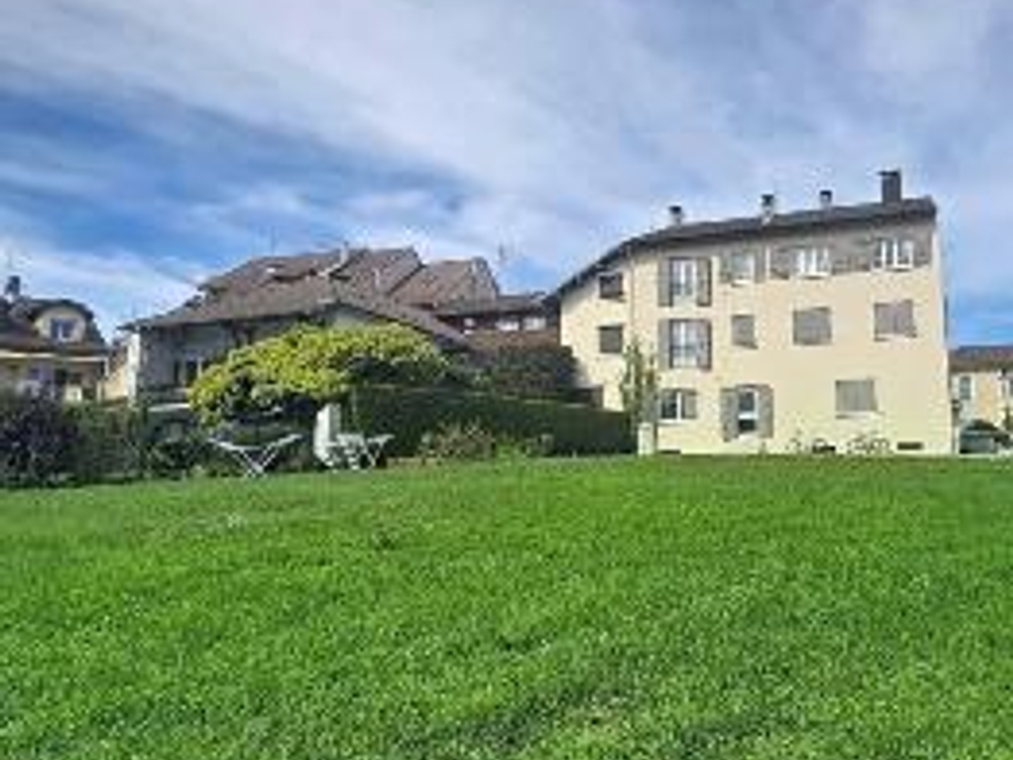 Immeuble à vendre - 420m2 - Saint-Genis-Pouilly (01630)