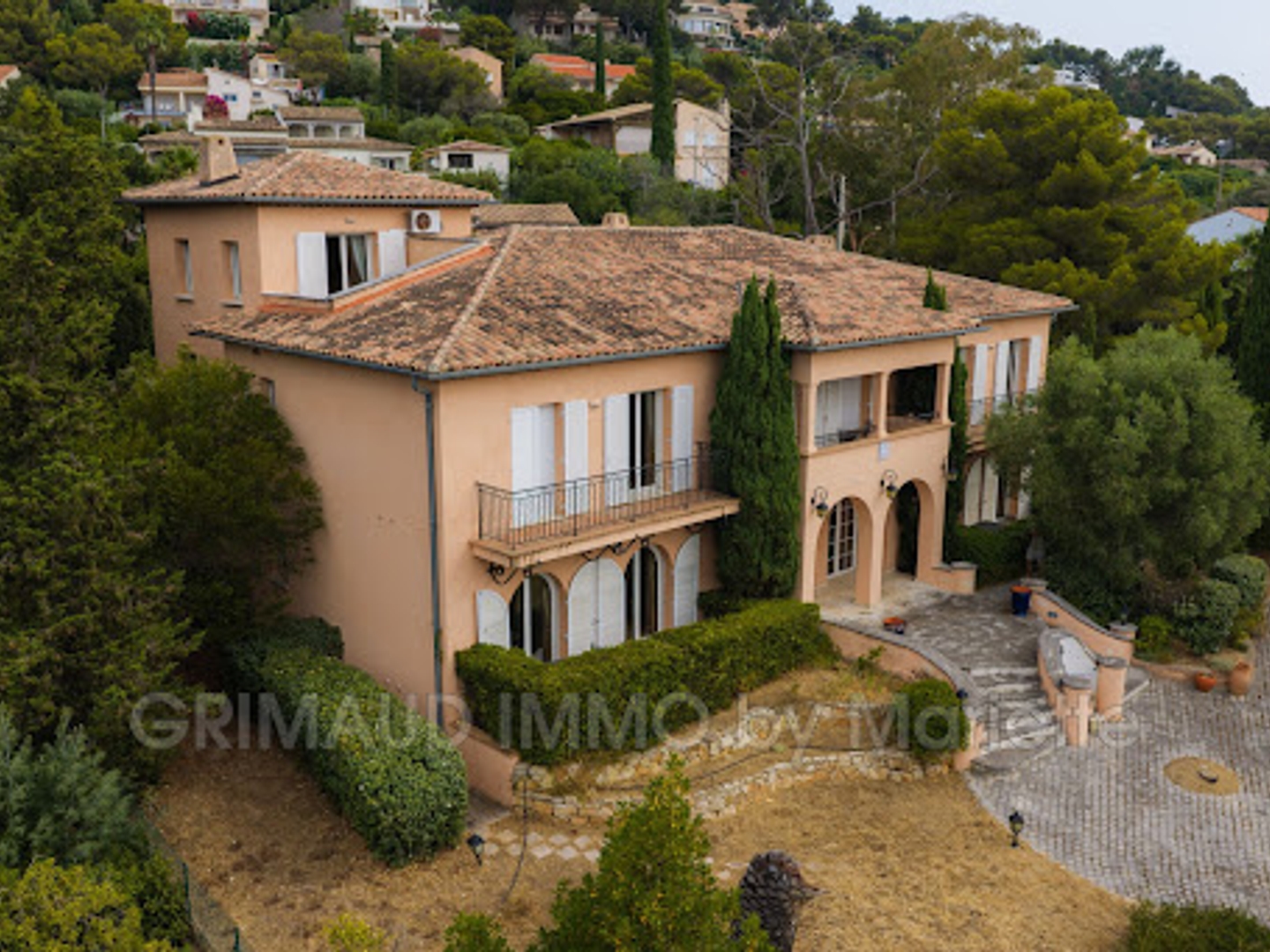 Maison 12 pièces 650 m²