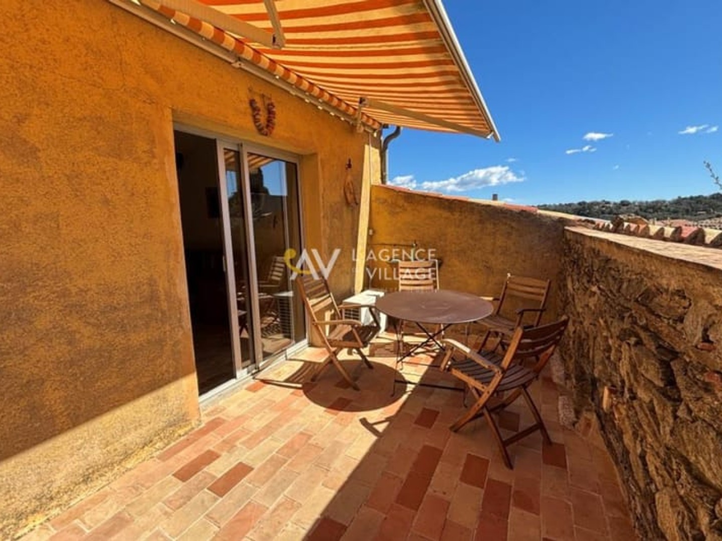 Maison de village de caractère avec terrasse et garage