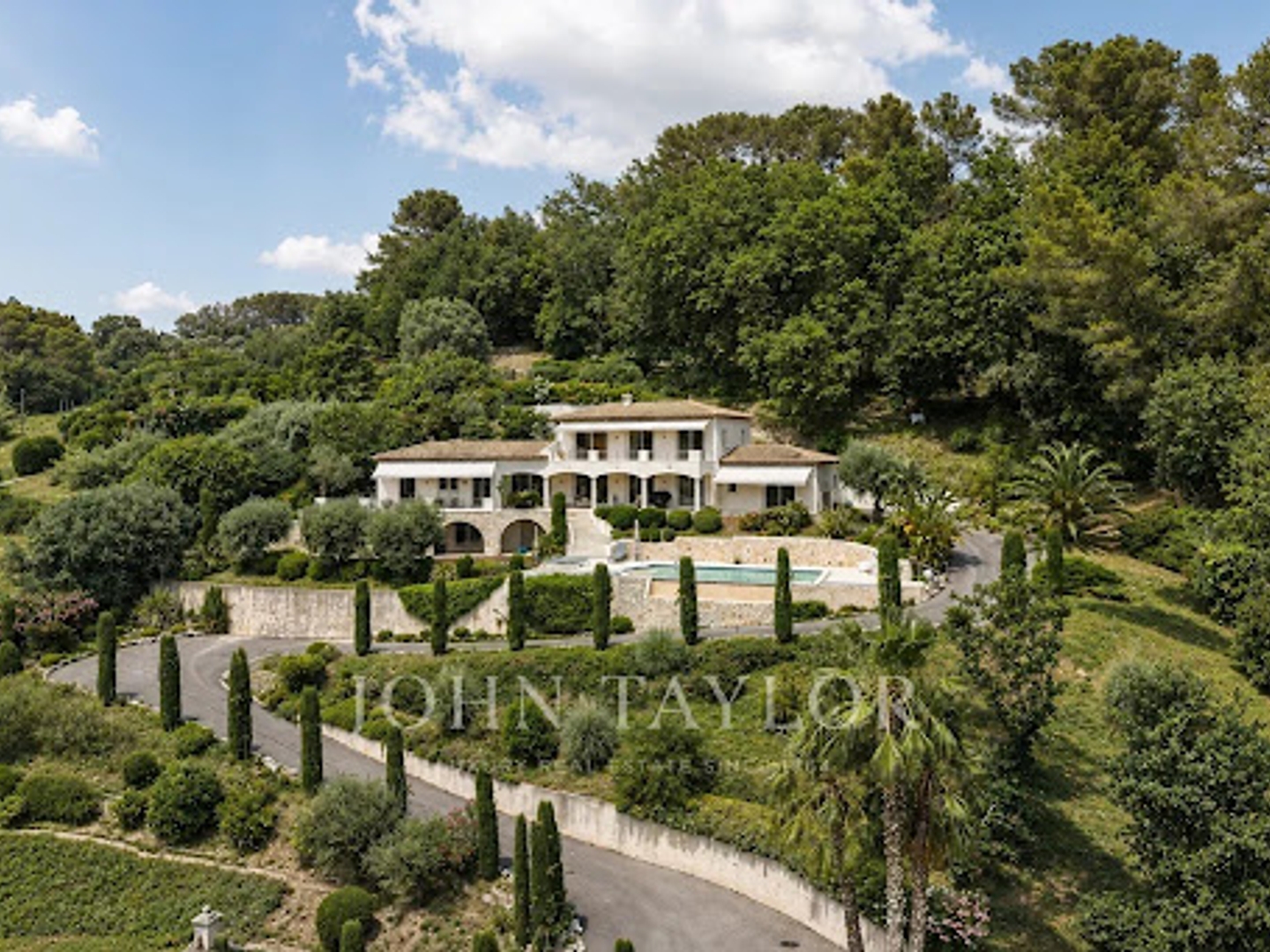 Maison 7 pièces 345 m²