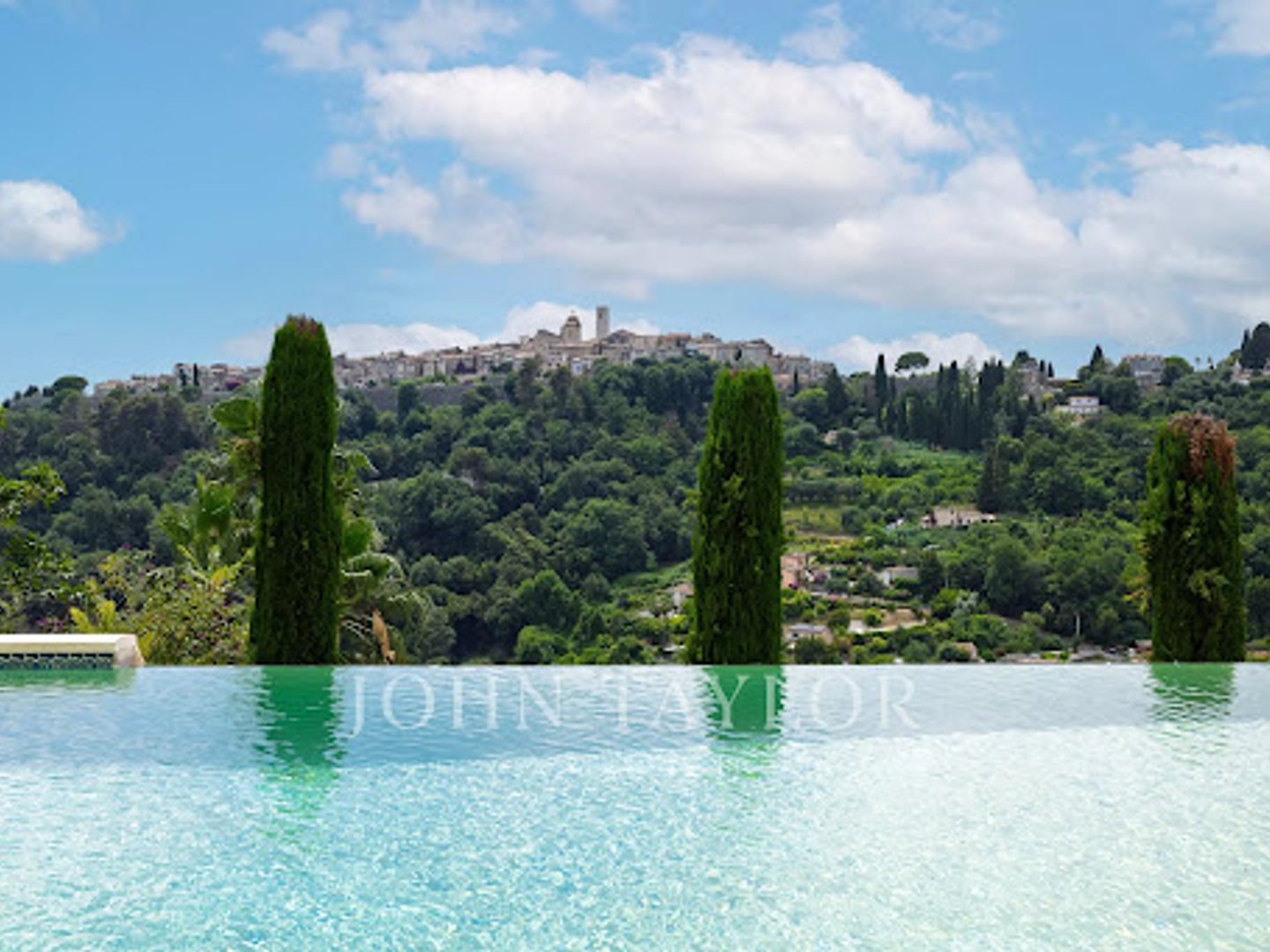 Maison à vendre - 7 pièces - 345m2 - Saint-Paul-De-Vence (06570)