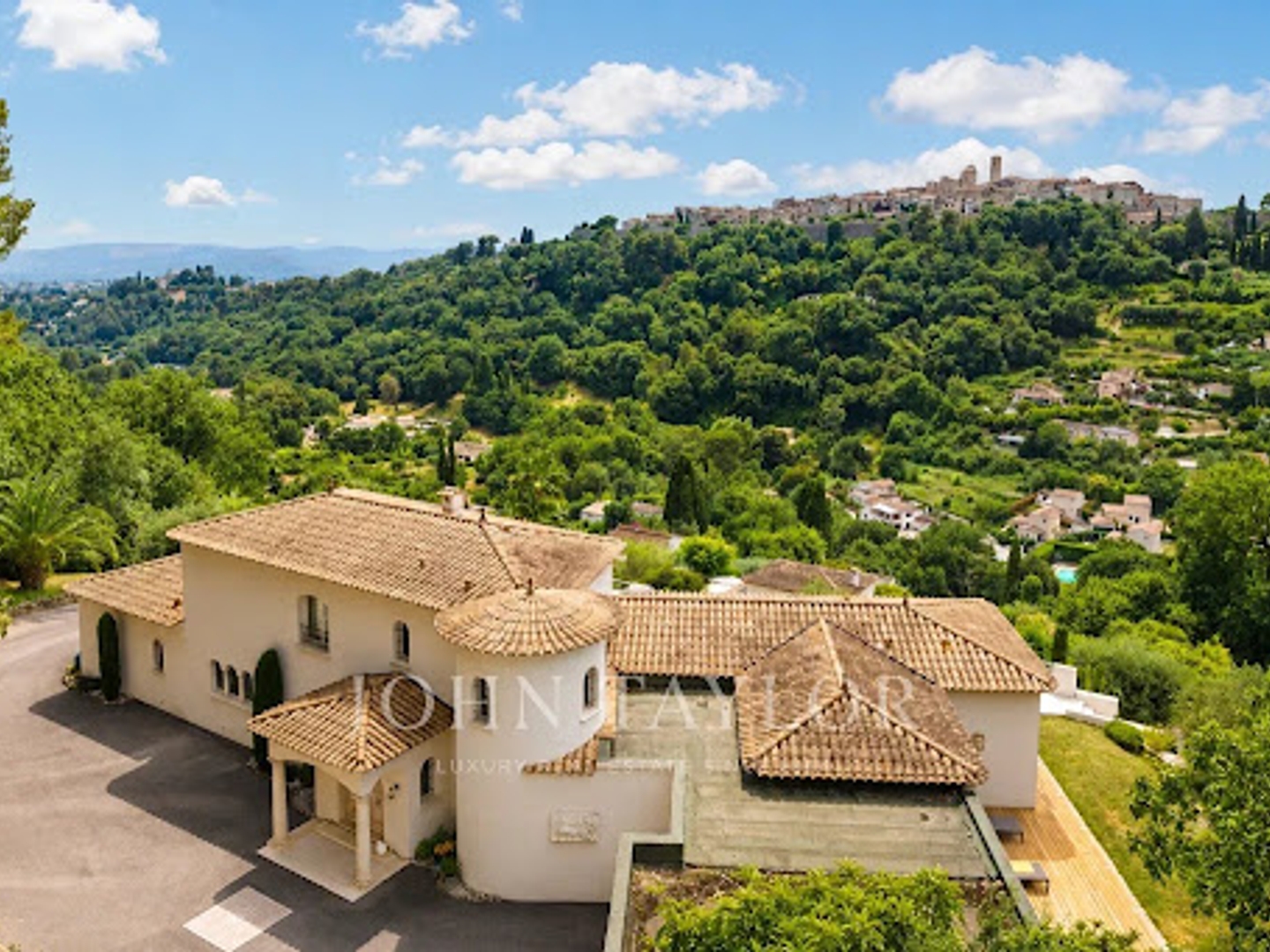 Maison à vendre - 7 pièces - 345m2 - Saint-Paul-De-Vence (06570)