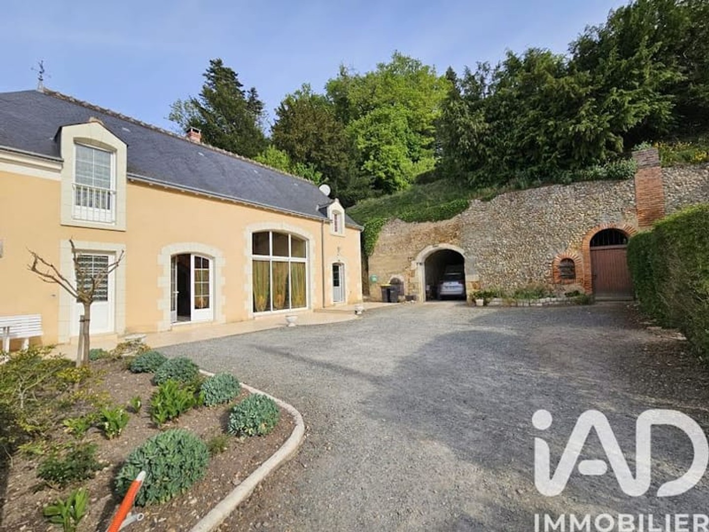 Maison à vendre - 9 pièces - 326m2 - Nogent-Sur-Loir (72500)