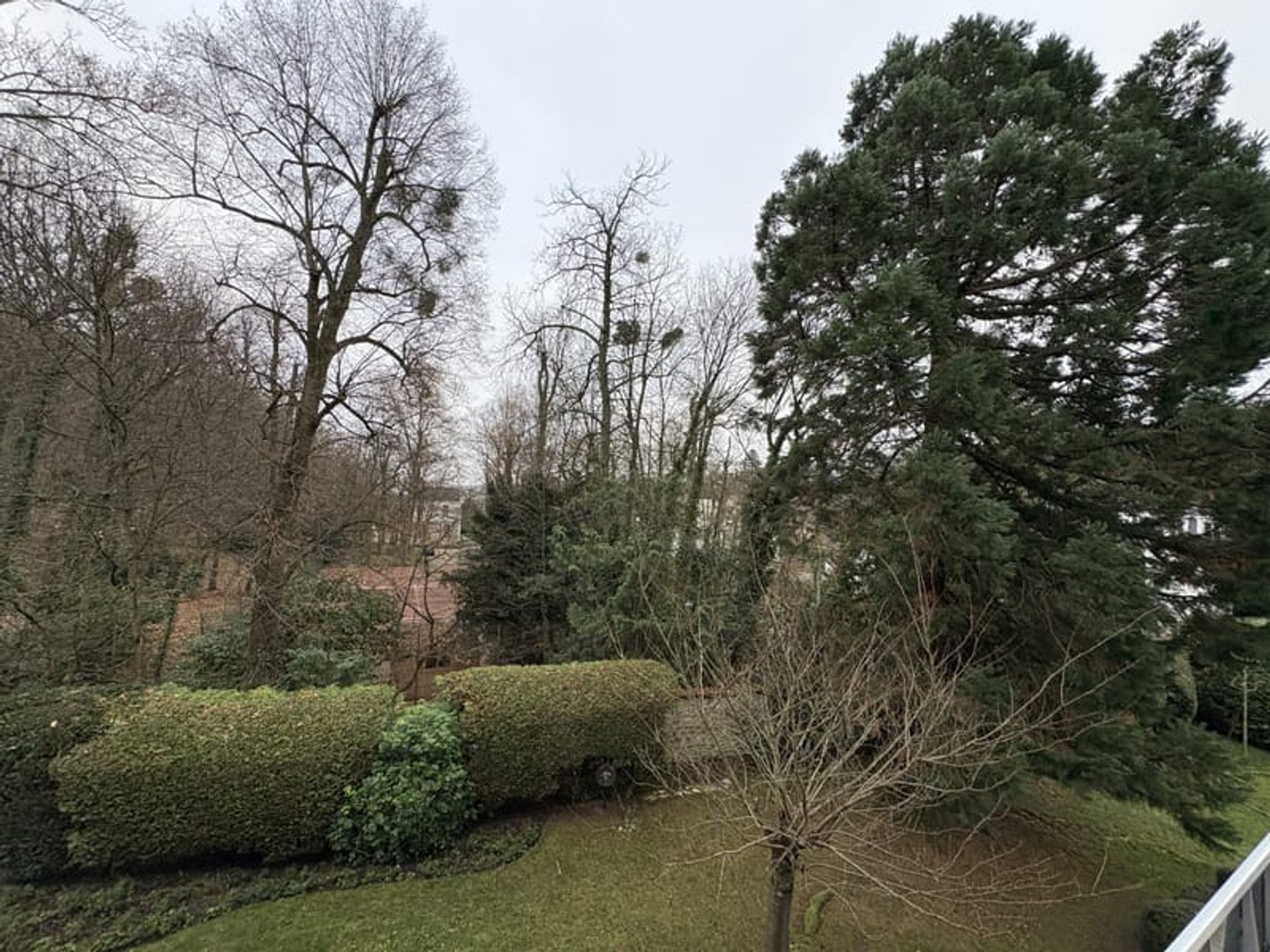 A 100m de Marnes-la-Coquettes - T4 de 143m2 en parfait état sur jardin