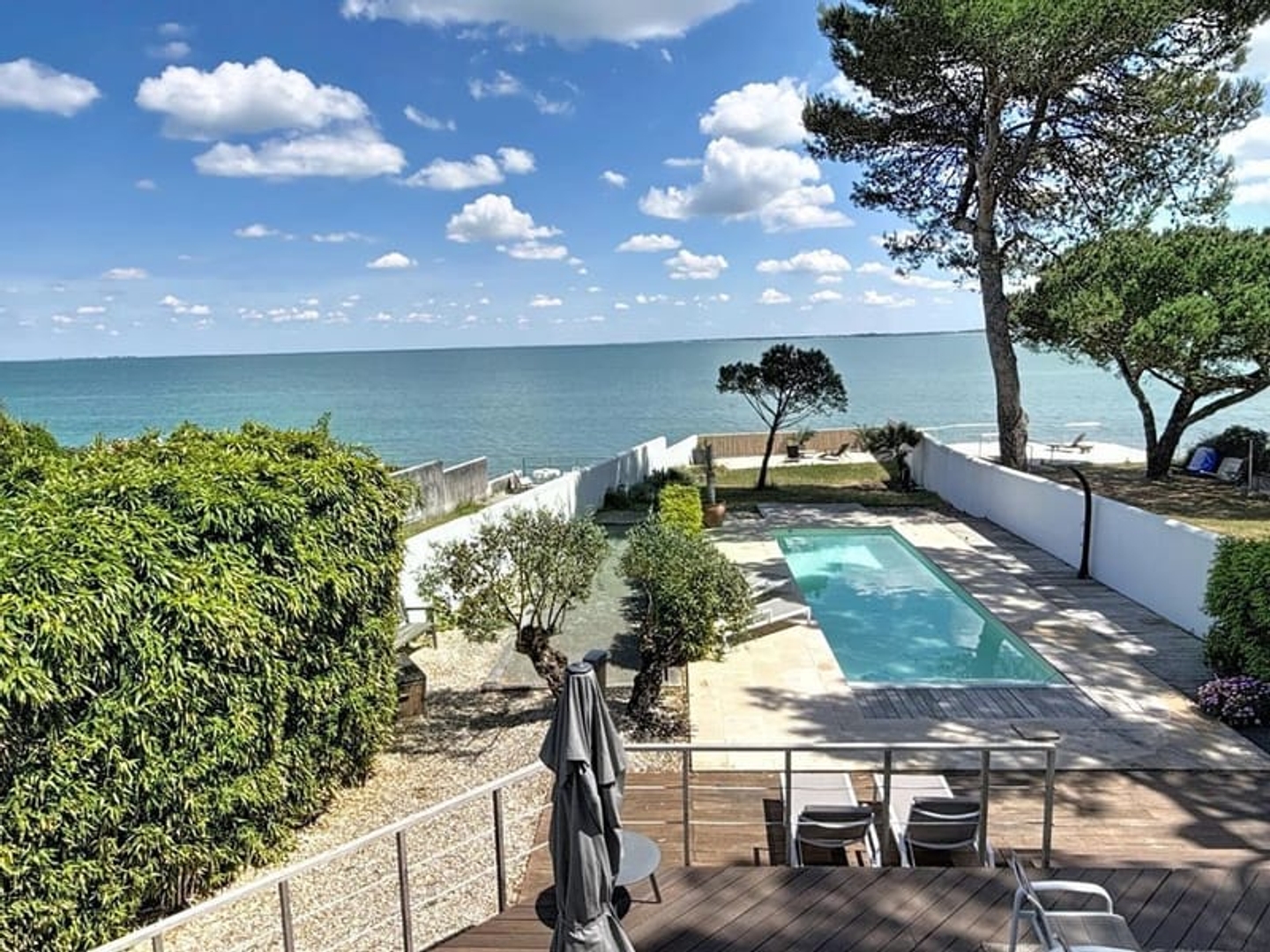 VILLA D'EXCEPTION AVEC VUE MER PANORAMIQUE, 4 CHAMBRES, PISCINE ET GARAGE