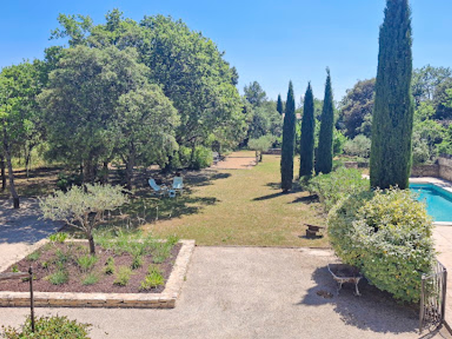 Maison à vendre - 3465m2 - Saint-Restitut (26130)