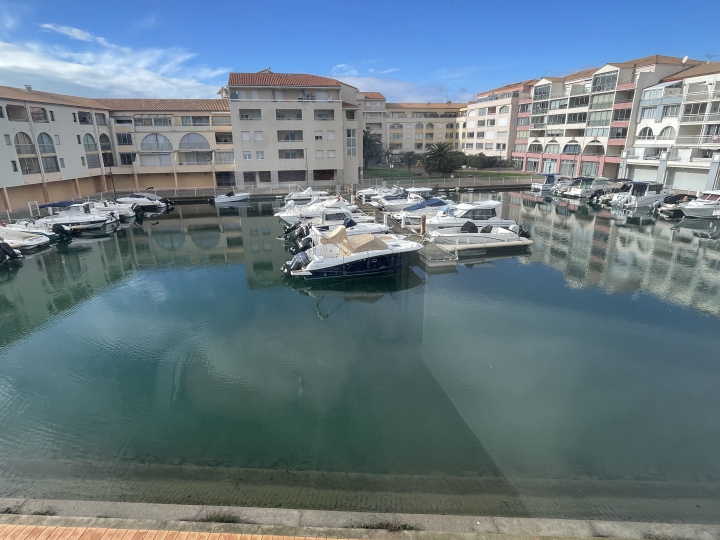STUDIO PLUS LOGGIA FERMÉE - VUE MARINA À SÈTE PLAGE DES QUILLES