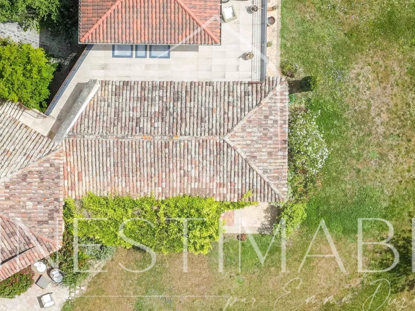 Aix en Provence sud, Luynes, villa de caractère 12 pièces avec piscine