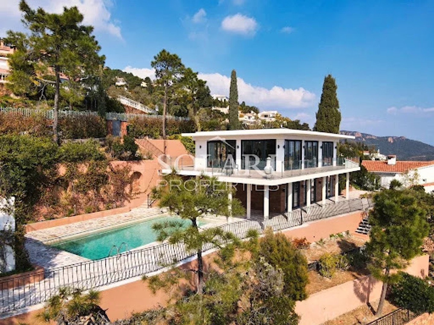 Maison à vendre - 6 pièces - 200m2 - Théoule-Sur-Mer (06590)
