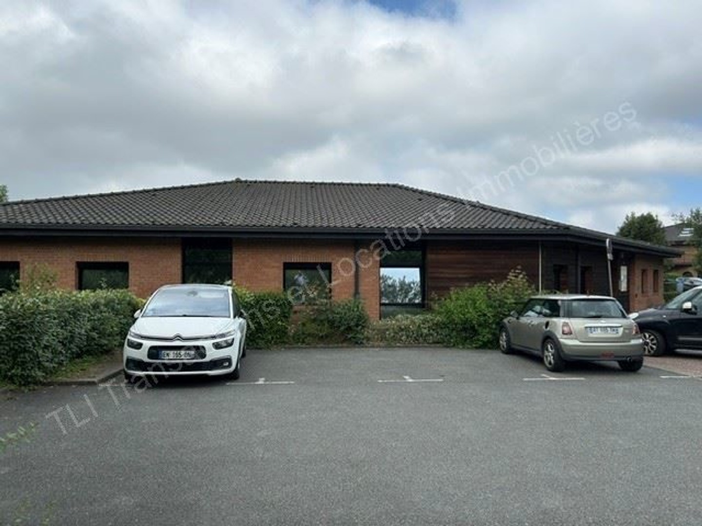 Ensemble de bureaux de 450 m² sur parcelle de 2 500 m²