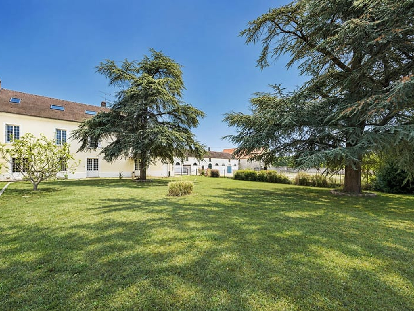 Maison à vendre - 8 pièces - 246m2 - Poincy (77470)
