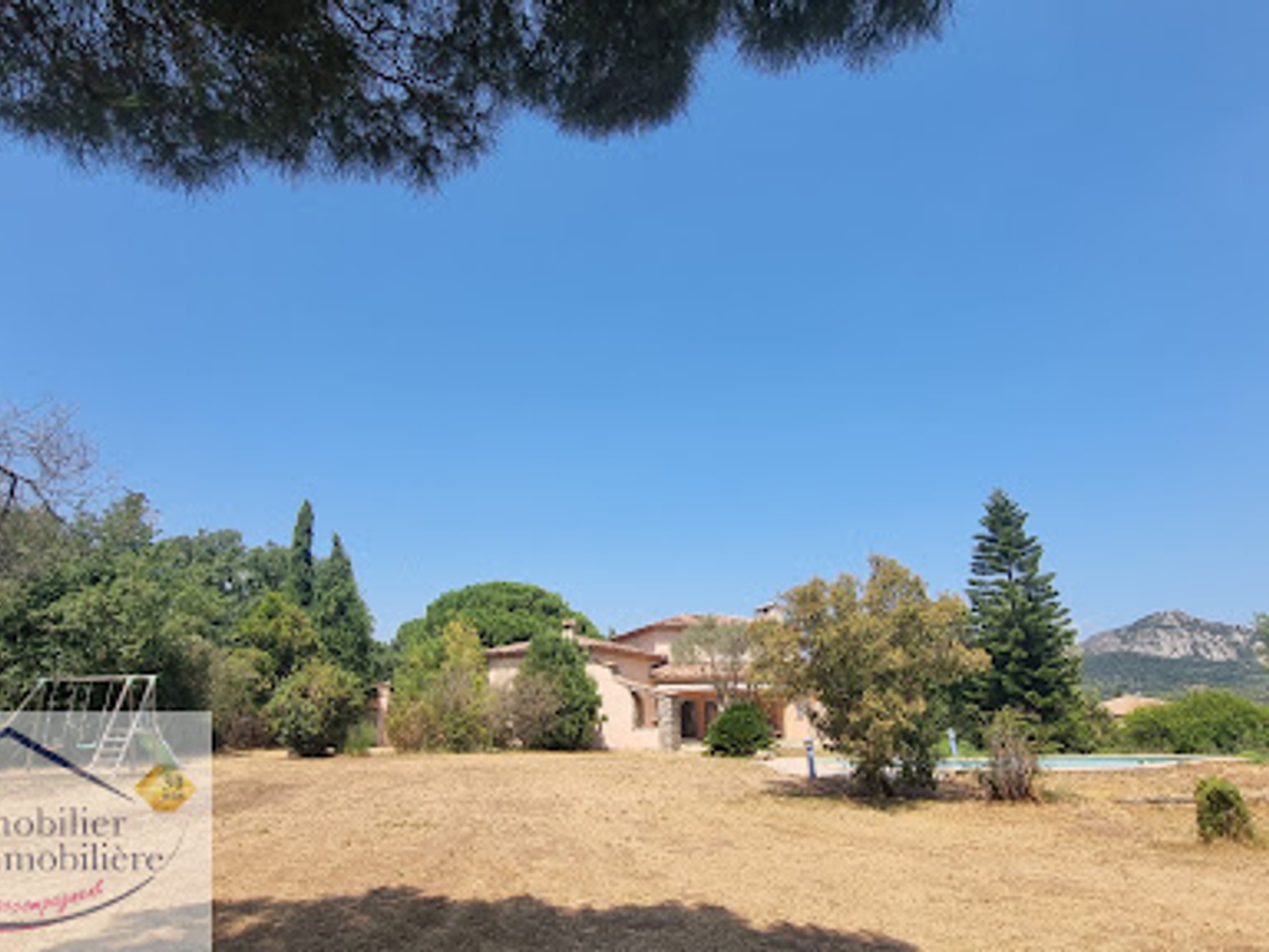 Propriété 9 pièces 338 m²