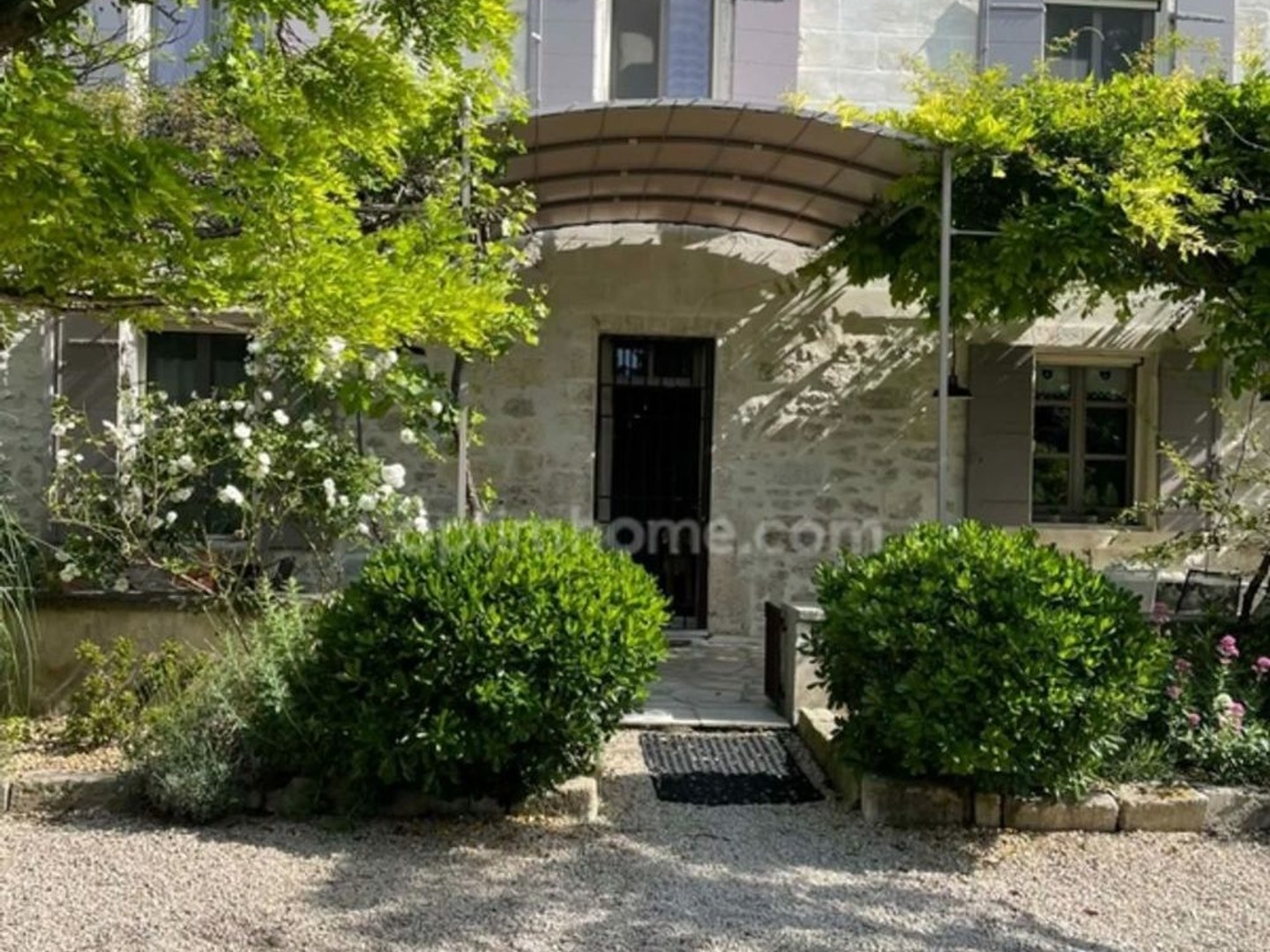 Propriété en pierres composée de 2 habitations à SAINT REMY DE PROVENCE