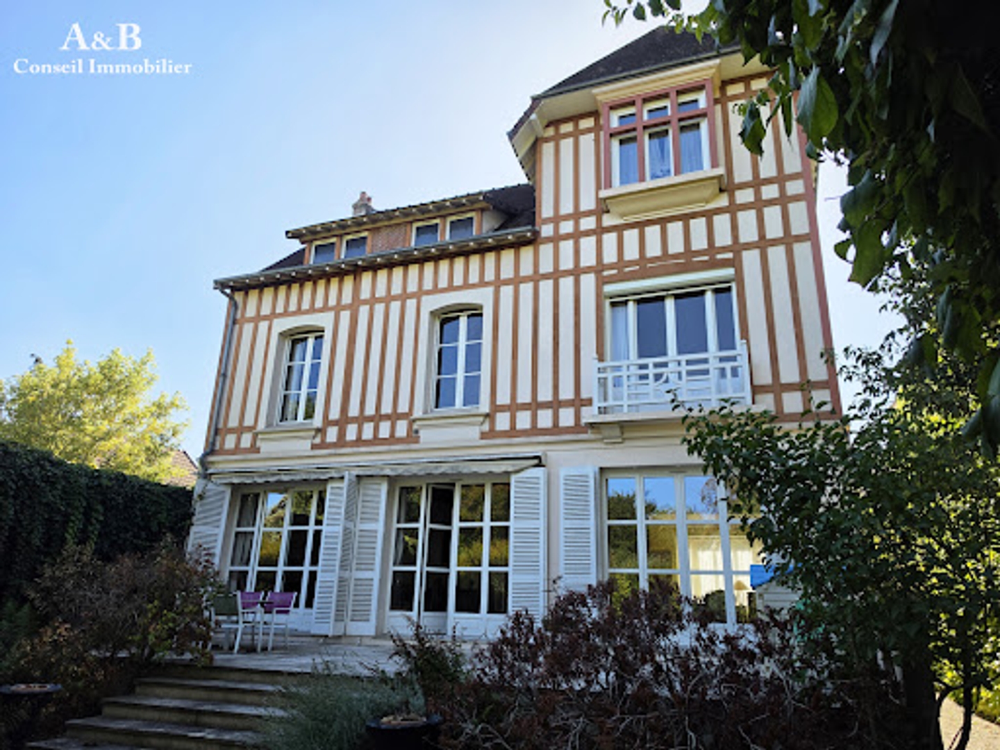 Maison 10 pièces 270 m²