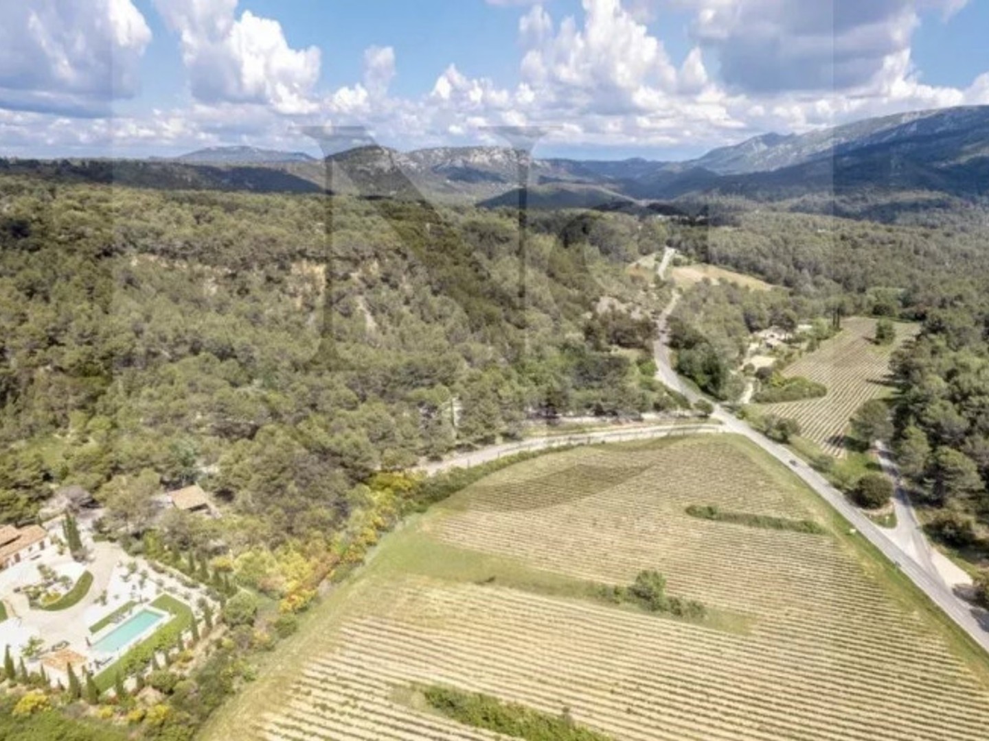 AIX-EN-PROVENCE / DOMAINE - ENSEMBLE DE 2 PROPRIÉTÉS ET APPARTEM