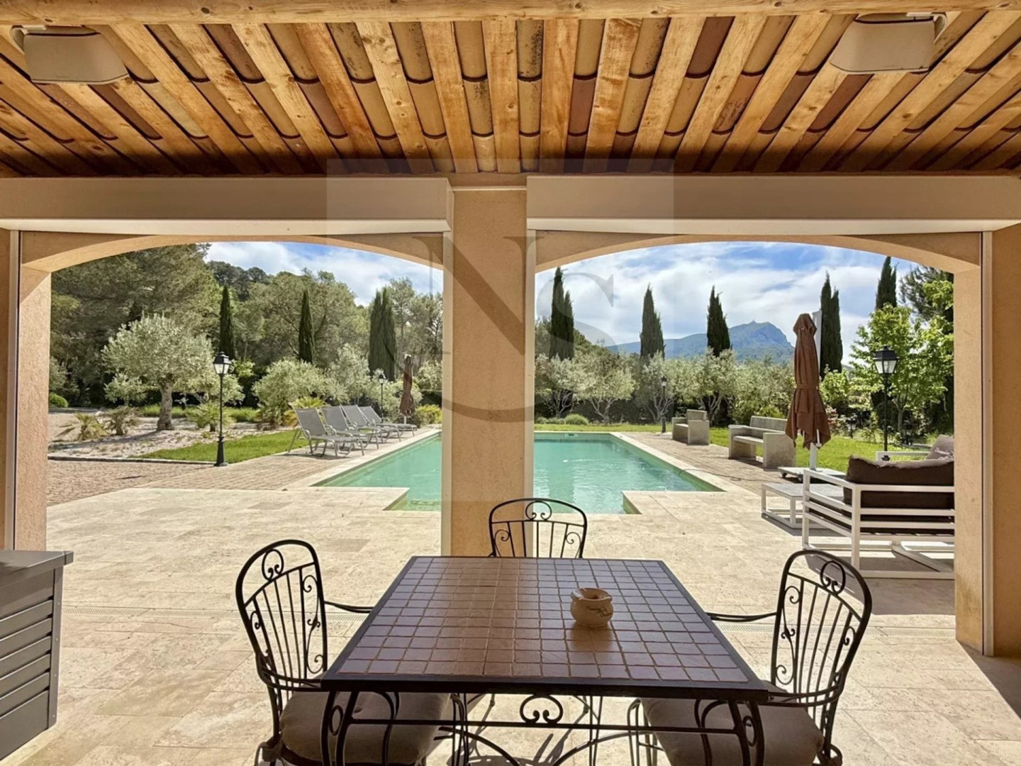 Maison à vendre - 15 pièces - 700m2 - Aix-En-Provence (13090)