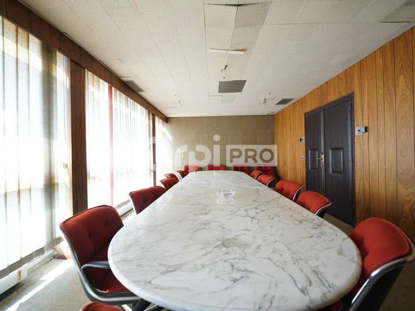AV immeuble de bureaux 1000m² 4 niveaux à Ternay