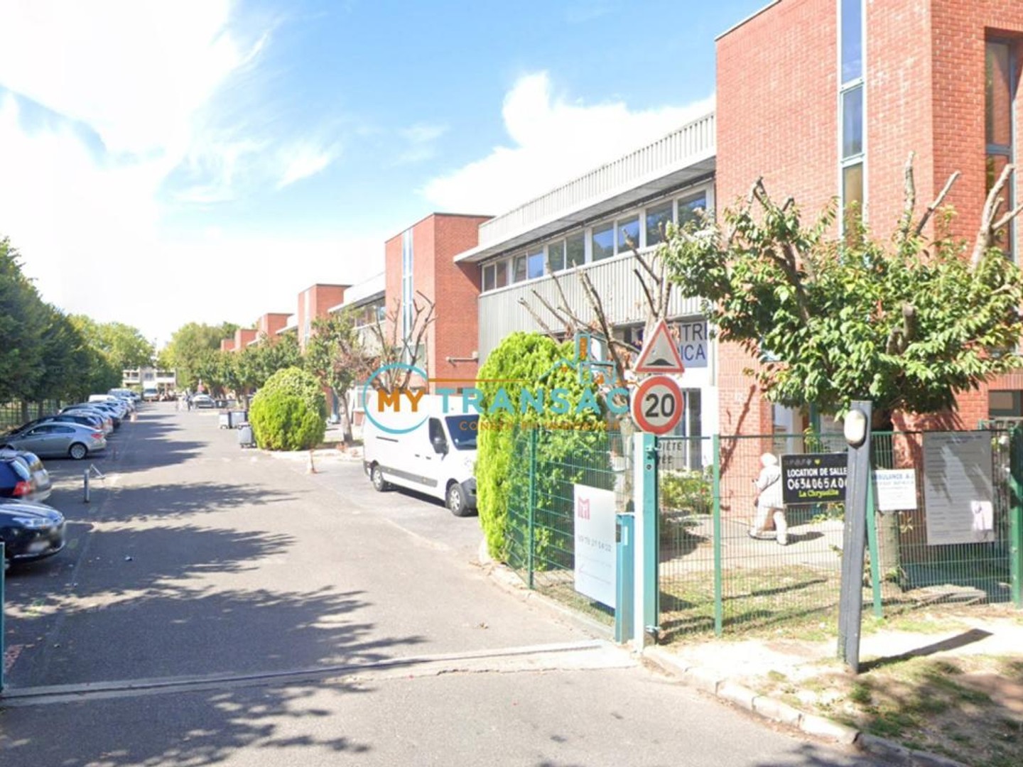 SEVRAN : A VENDRE Entrepôt et bureaux de 412m²