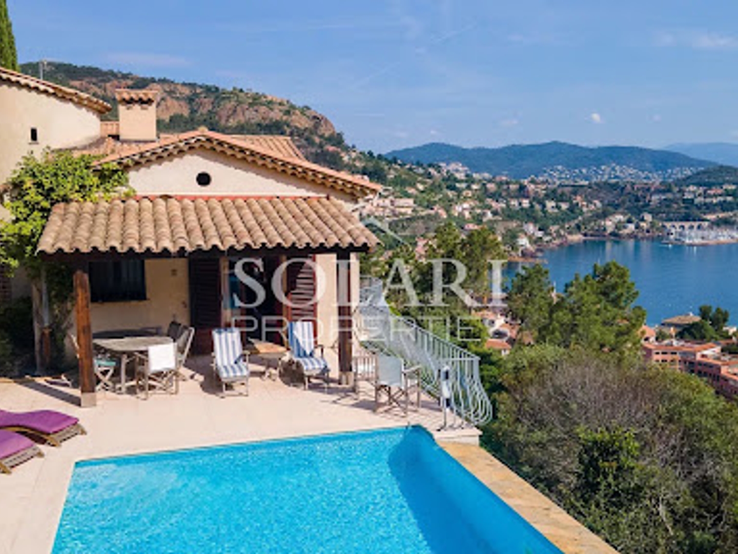 Maison à vendre - 7 pièces - 200m2 - Théoule-Sur-Mer (06590)