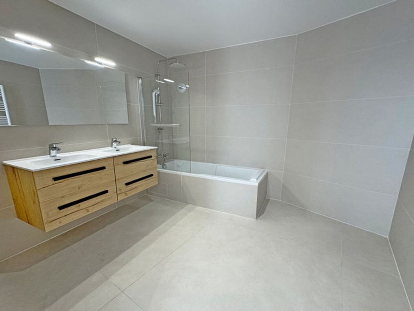Appartement à vendre - 134m2 - Beausoleil (06240)